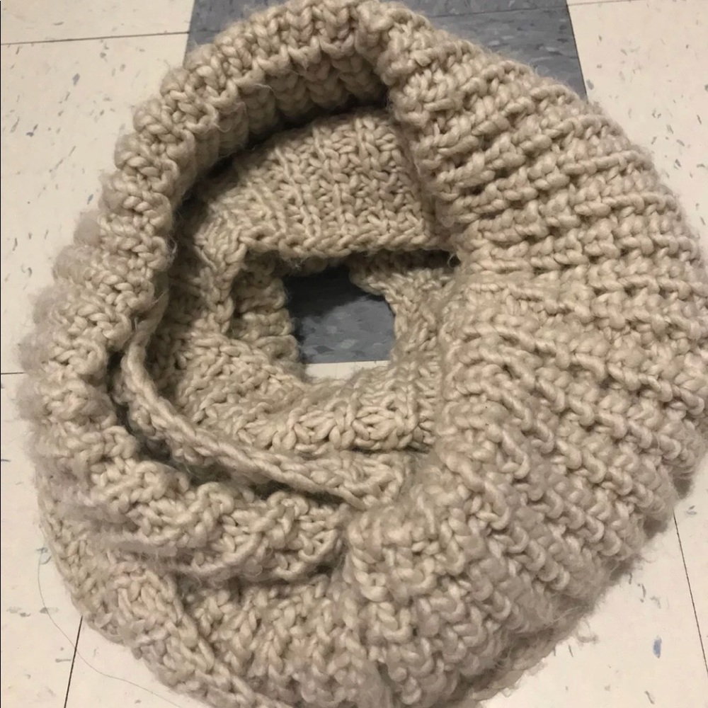 🖤SOLD GAP SOLD 🖤 Infinity Oversized Scarf in Ivory 🧣